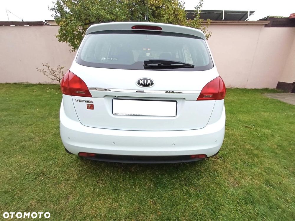 Kia Venga - 24