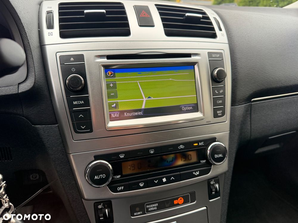 Toyota Avensis 1.8 Sol NAVI - 19