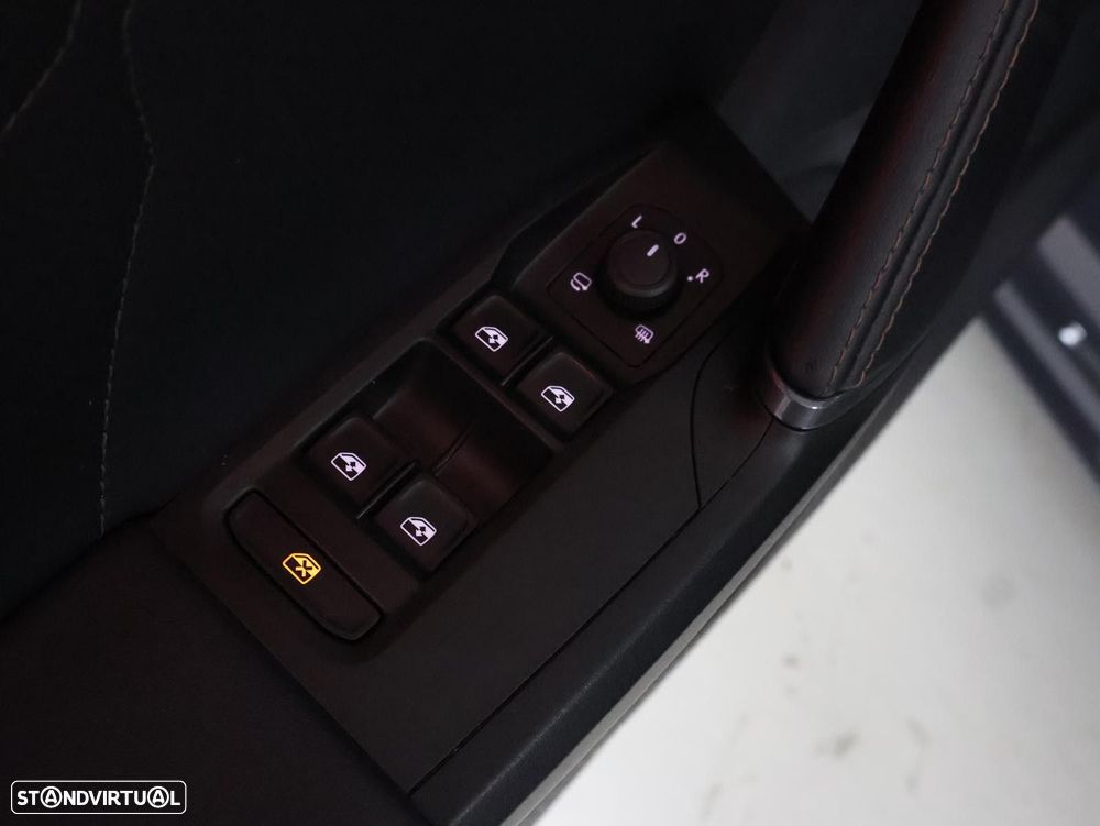 Cupra Leon 1.5 eTSI MID DSG - 12