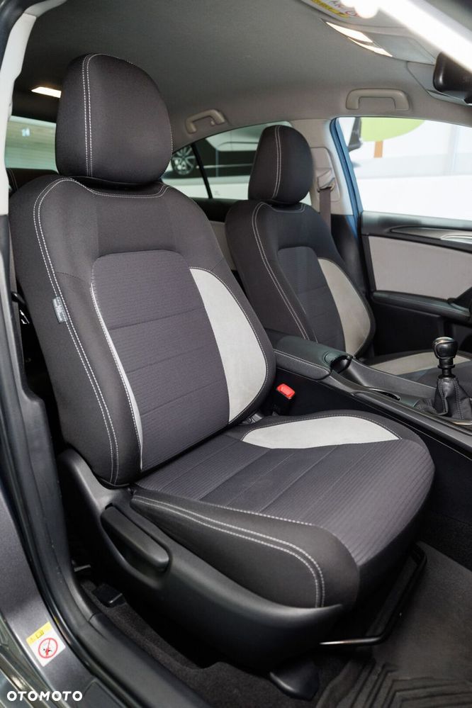 Toyota Avensis 2.0 D-4D Premium - 11