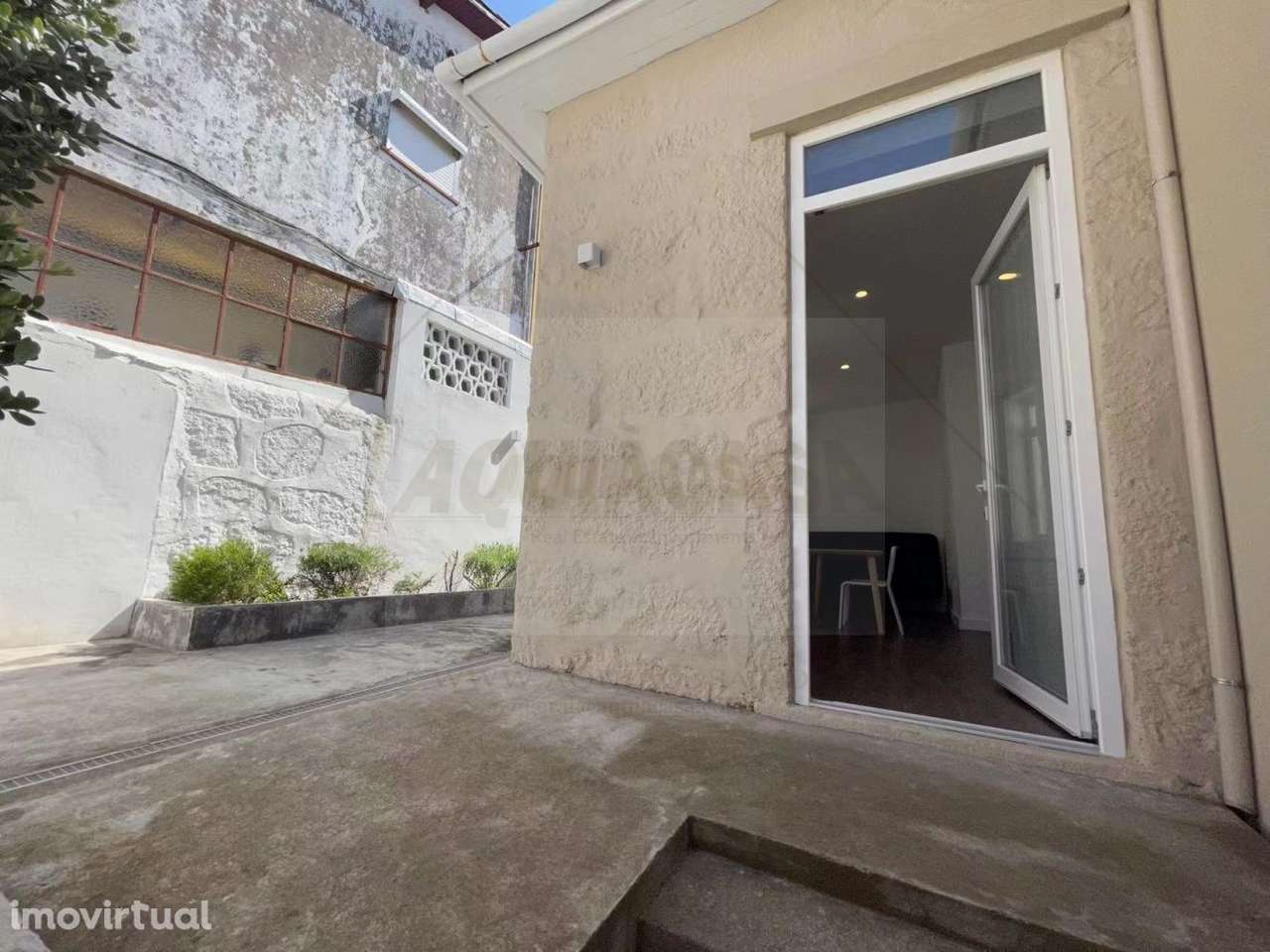 Aluga-se Moradia T1 junto à Praça Velásquez no Porto - Grande imagem: 3/30