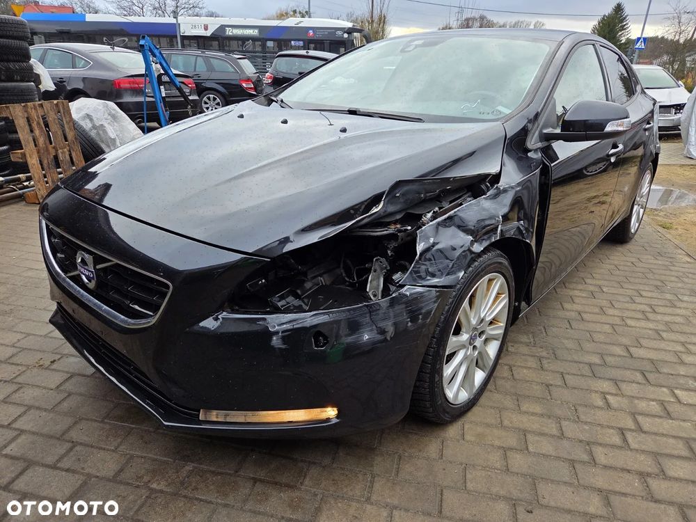 Volvo V40 D2