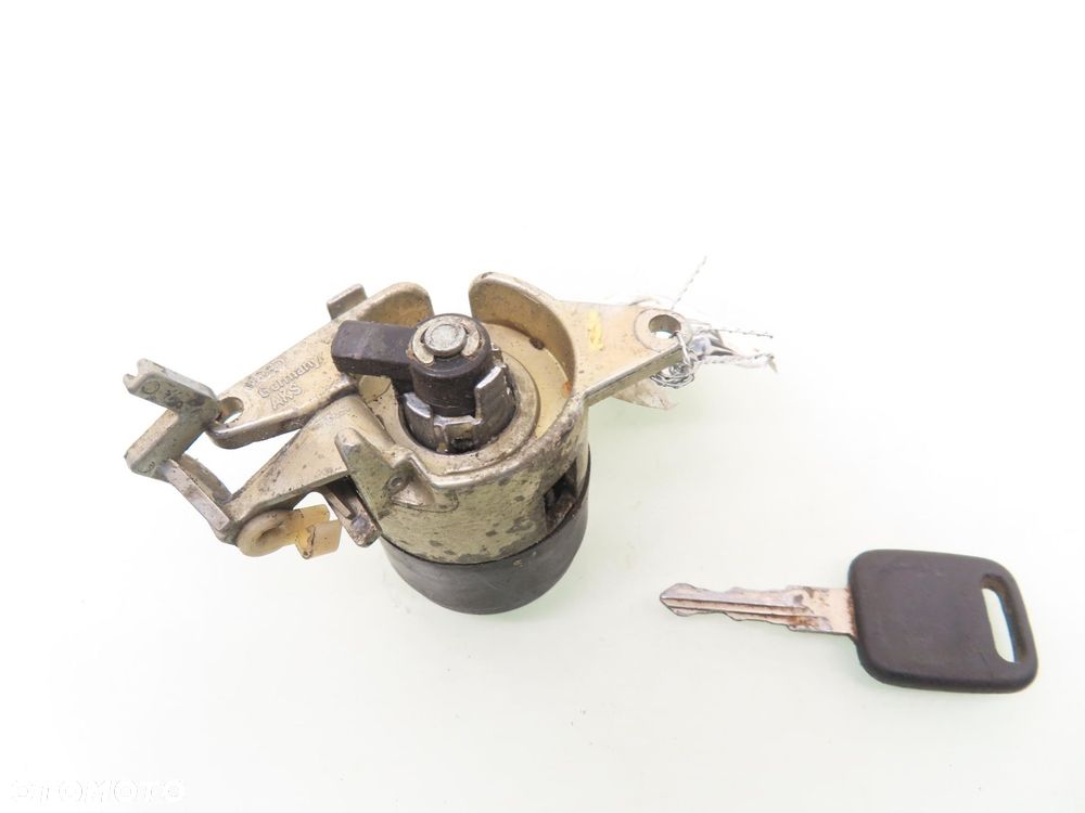 WKŁADKA ZAMKA KLAPY AUDI 80 B4 + KLUCZYK - 5