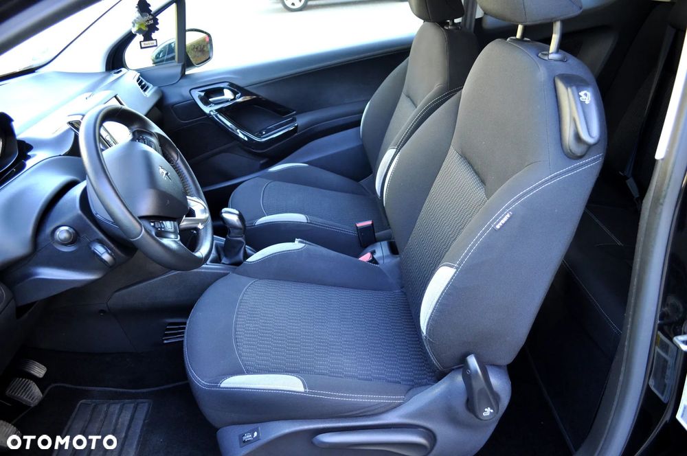 Peugeot 208 82 PureTech Style - 21