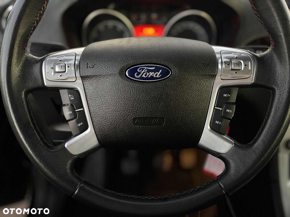 Ford Galaxy 2.0 Ghia - 34