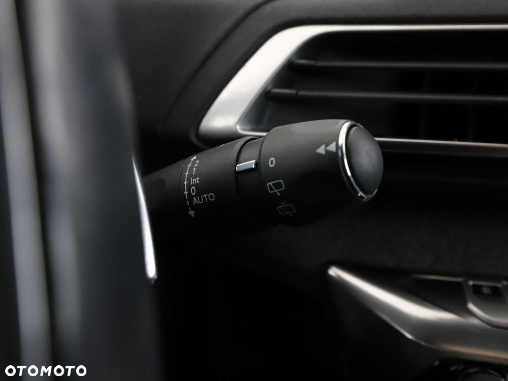 Peugeot 3008 1.6 THP Allure S&S EAT6 - 37