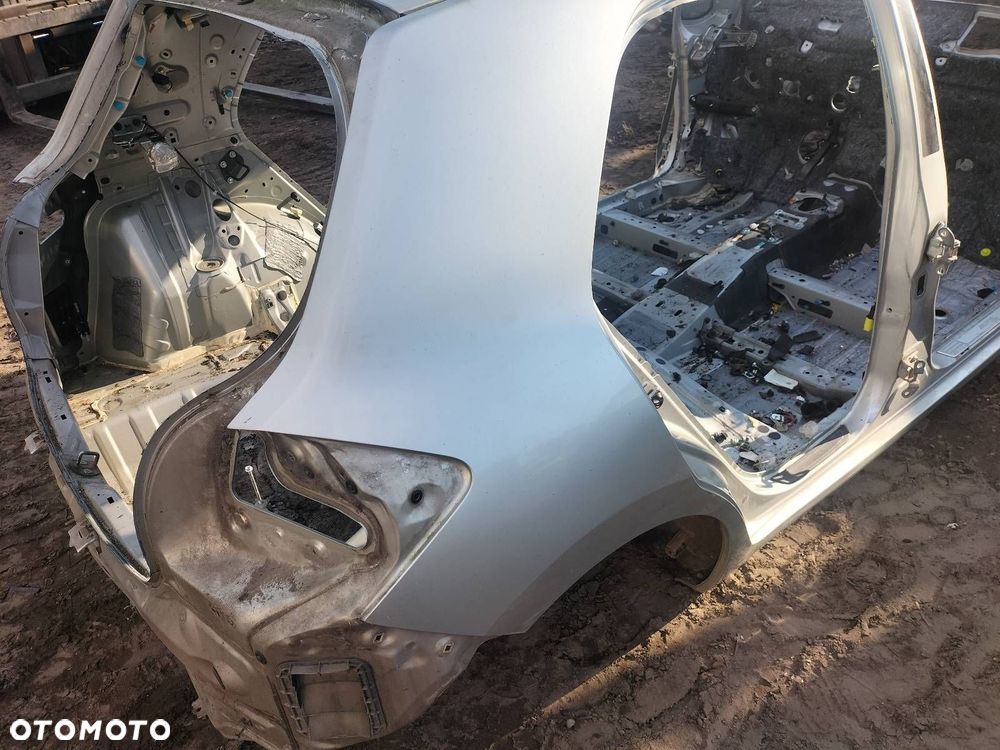 ĆWIARTKA BŁOTNIK PRAWY TYŁ TOYOTA AURIS I HB 5D 06-09 1C0 - 2