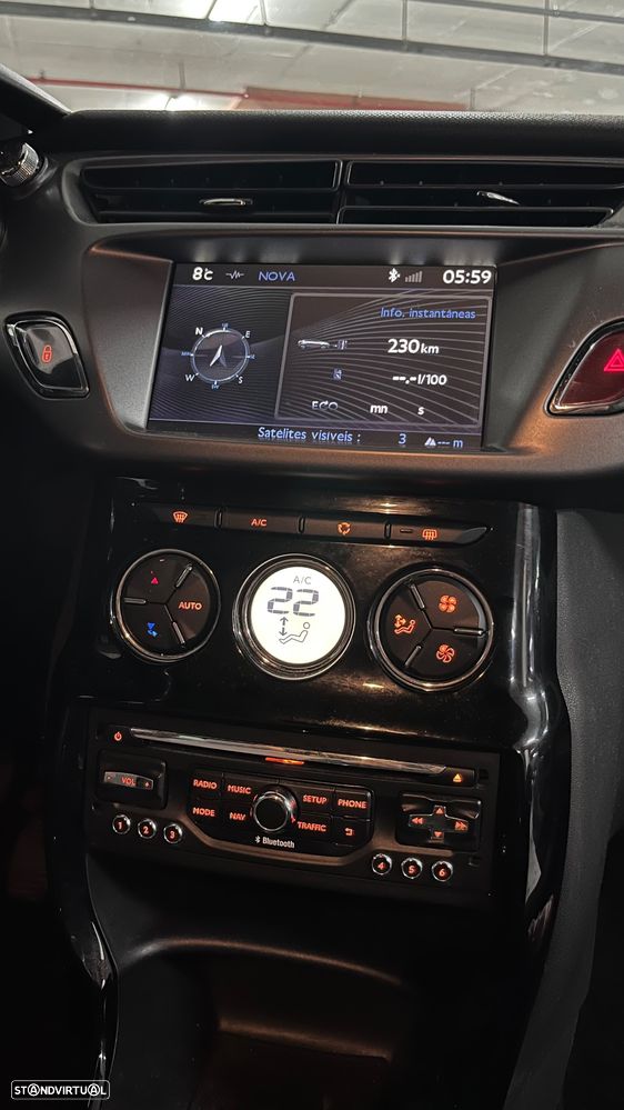 Citroën DS3 1.6 e-HDi So Chic - 11