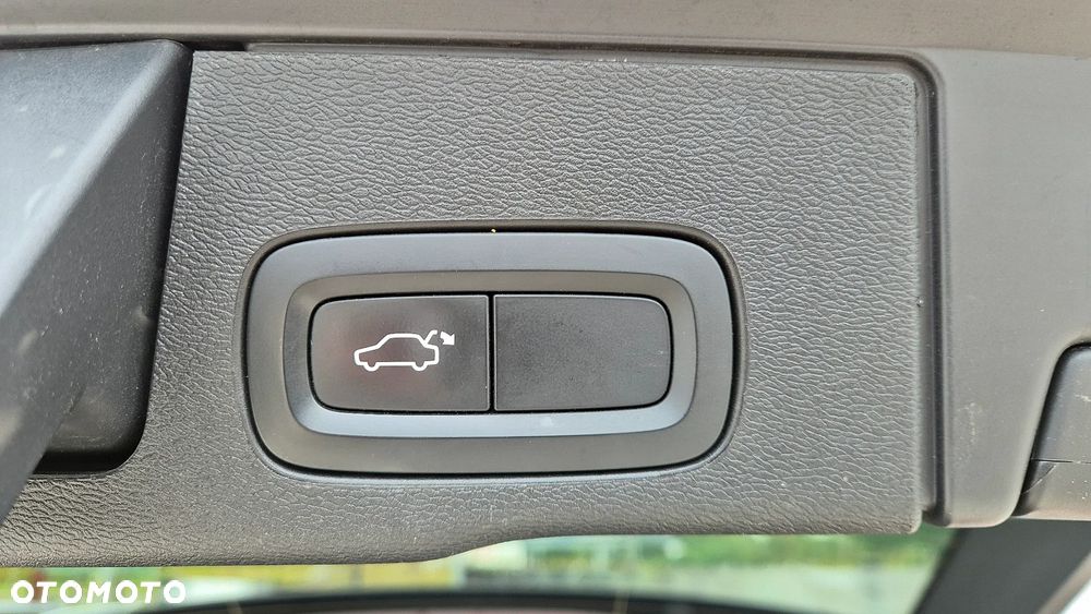 Volvo XC 60 D4 Momentum Pro - 25