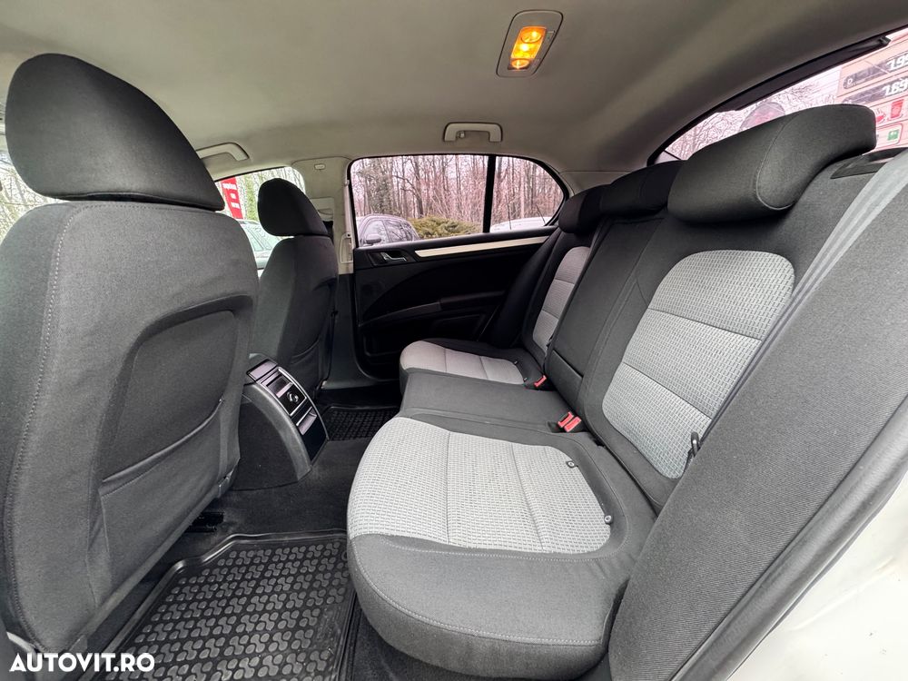 Skoda Superb 2.0 TDI Active - 11