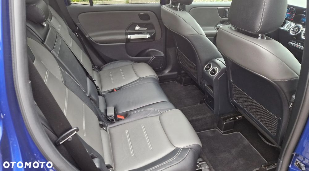 Mercedes-Benz GLB - 11
