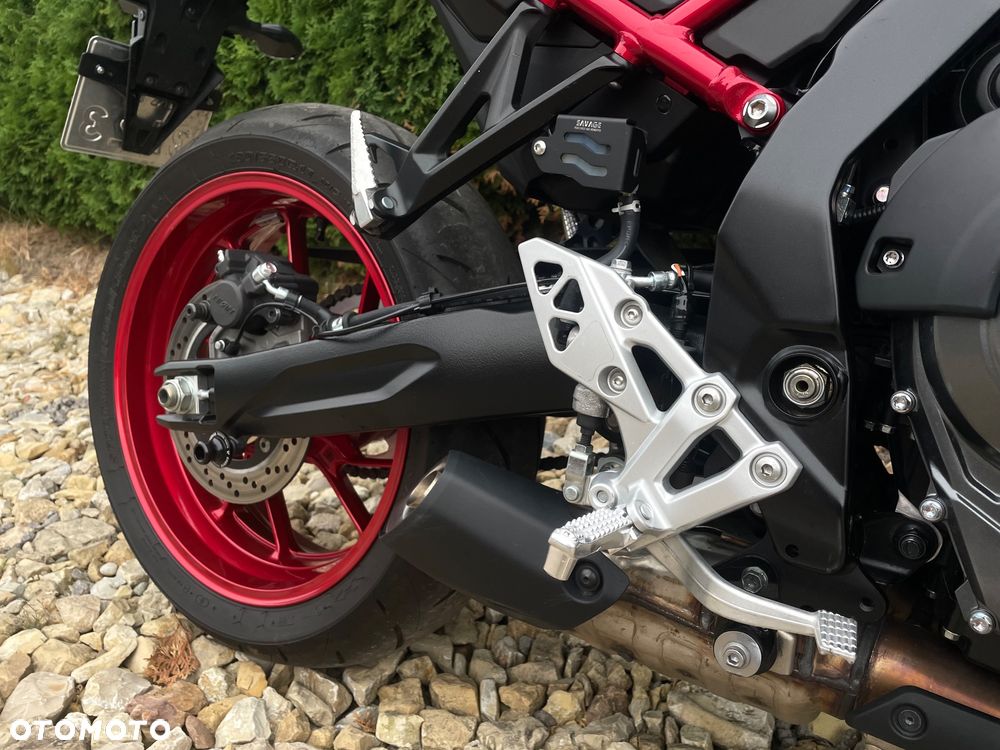 Suzuki GSX - 18
