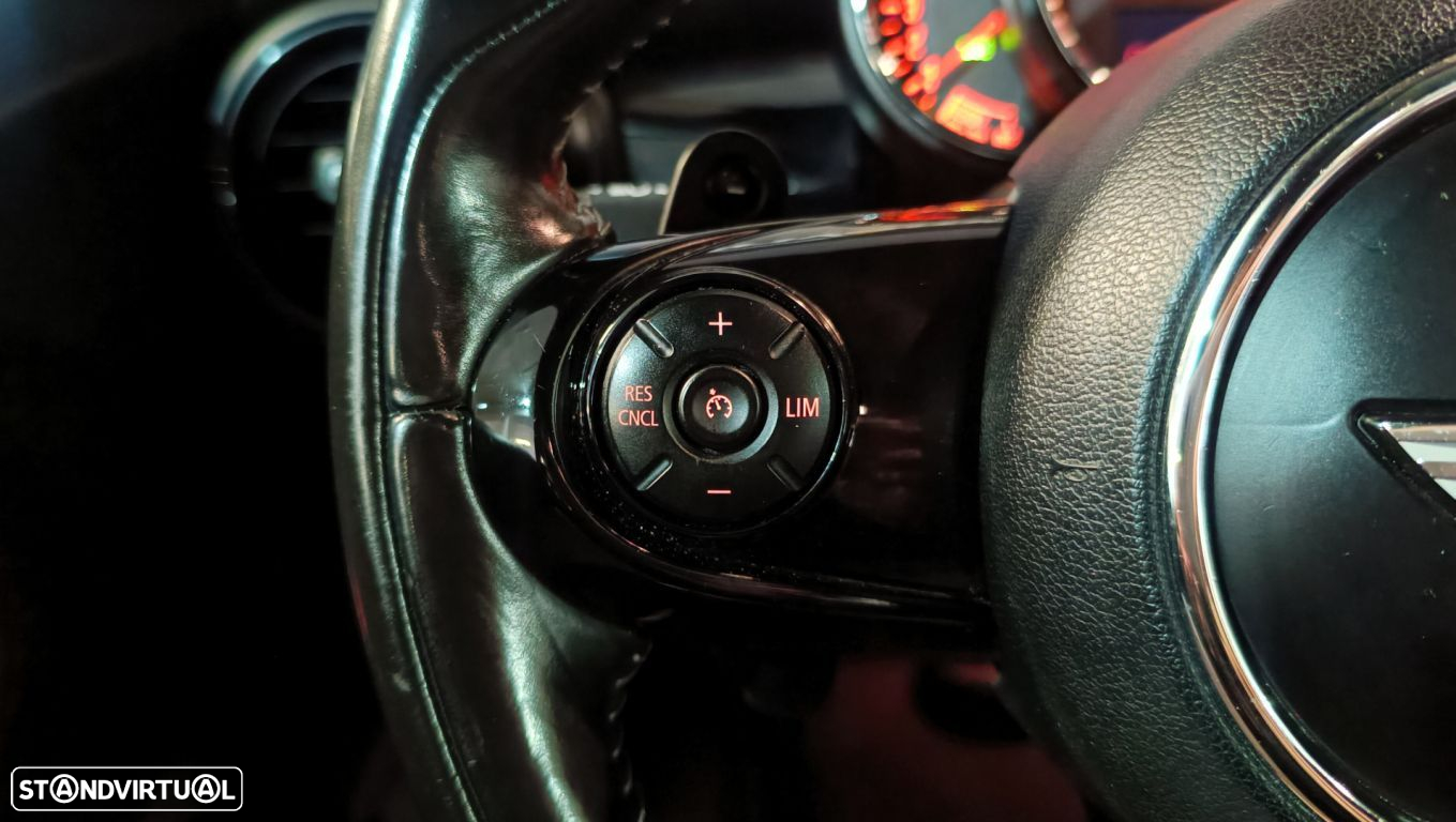 MINI 5 Portas Cooper SD Auto - 34