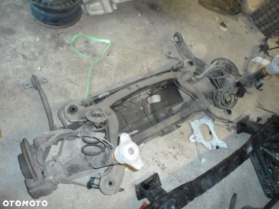 MERCEDES W246 B KLASA ZAWIESZENIE BELKA TYL KPL - 2