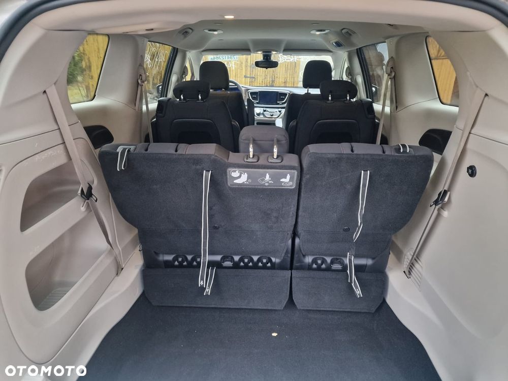 Chrysler Pacifica - 11