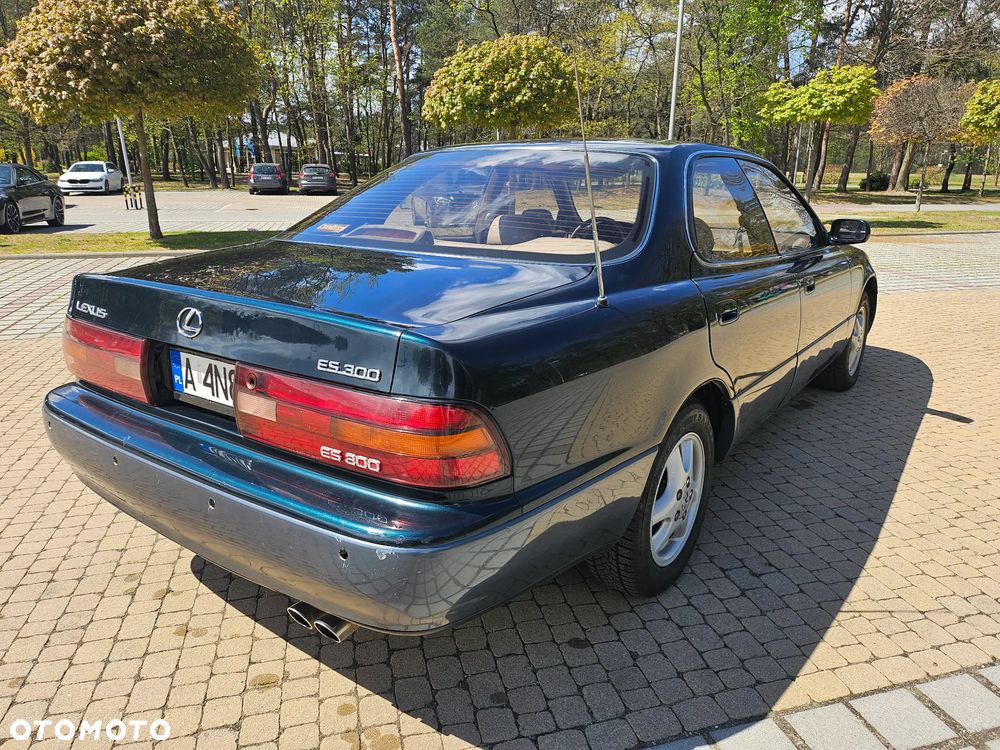 Lexus ES - 7