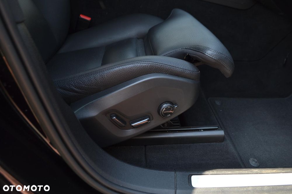 Volvo XC 60 B4 D Plus Bright - 32