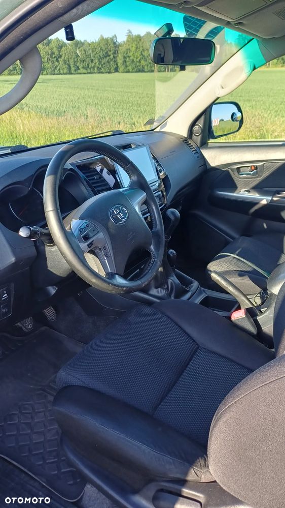 Toyota Hilux - 10