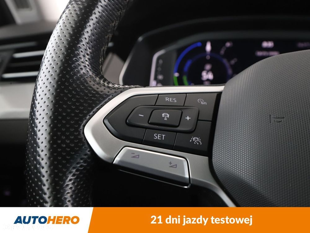 Volkswagen Passat - 32