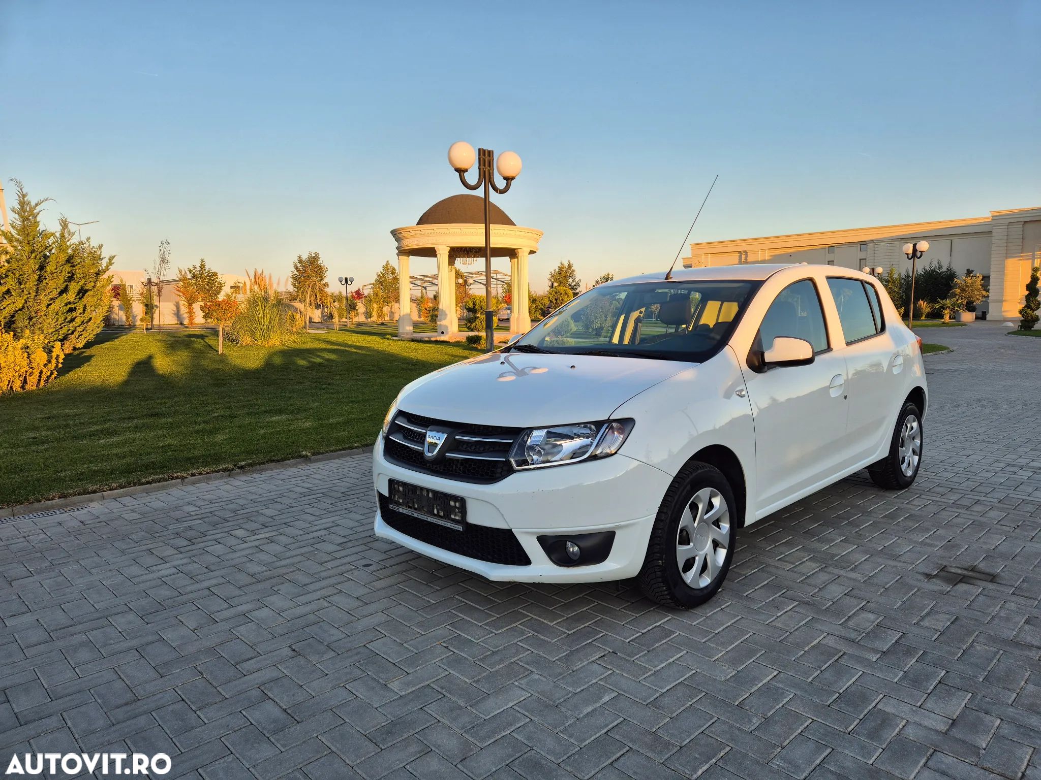 Dacia Sandero 1.2 16V 75 Laureate - 1