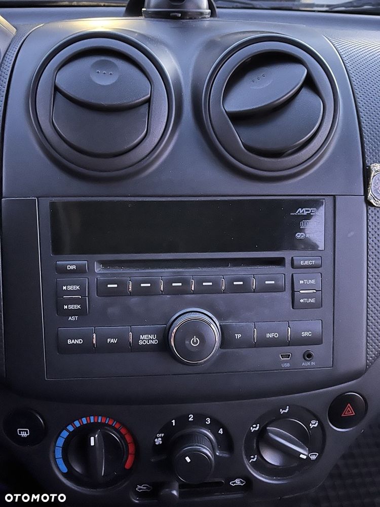 Chevrolet Aveo 1.2 16V Base - 11