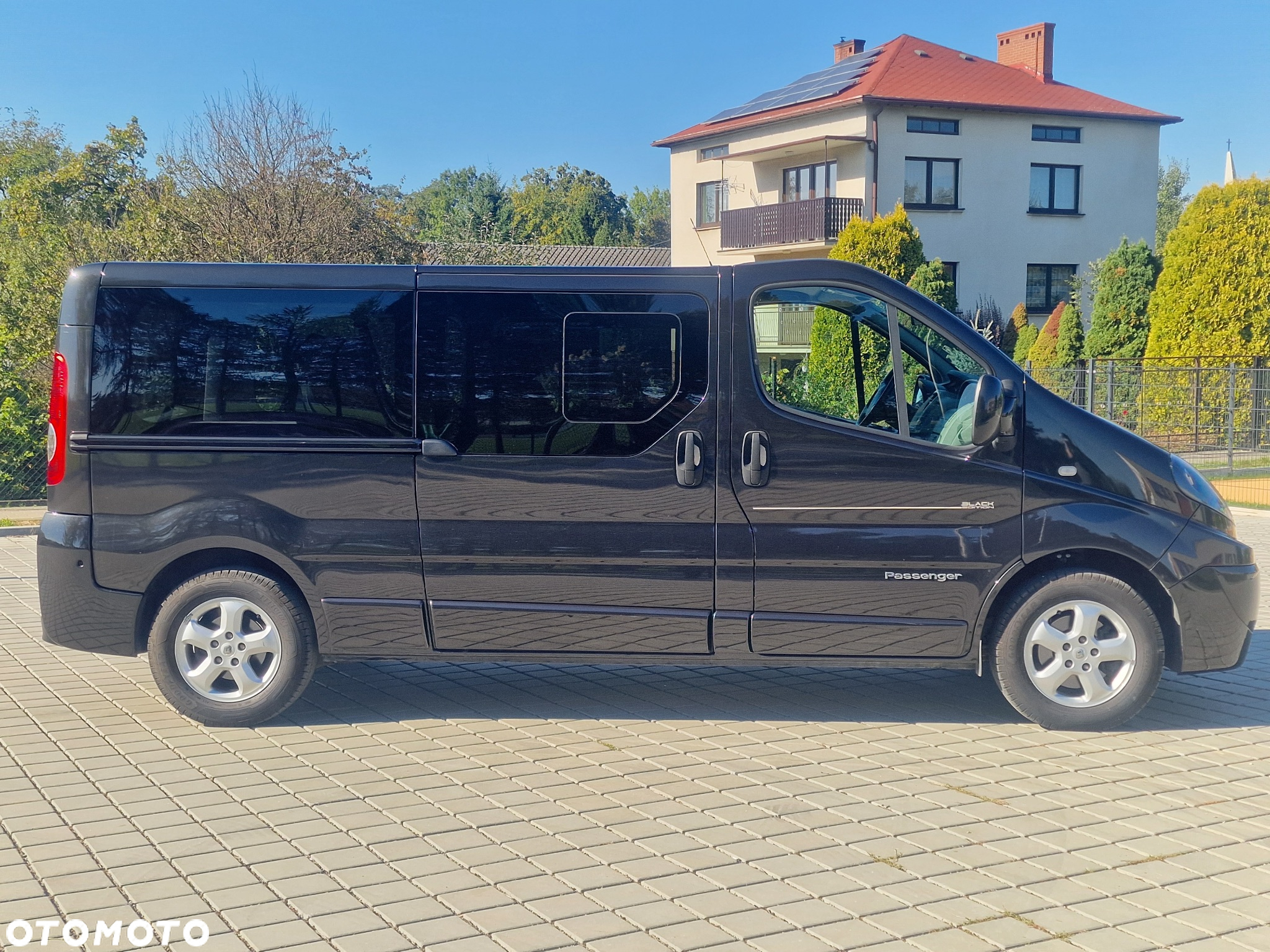 Renault Trafic 2.0 dCi 115 FAP Grand Passenger Black Edition - 4