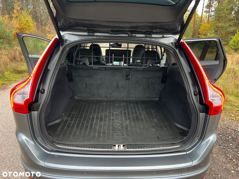 Volvo XC 60 D5 AWD Momentum - 23