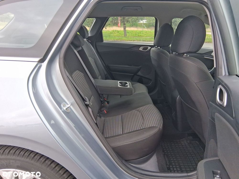 Kia Ceed - 21