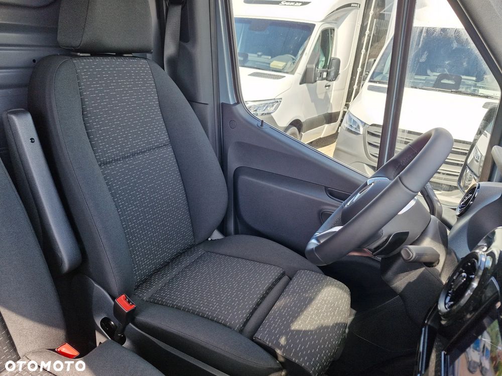 Mercedes-Benz Sprinter - 14