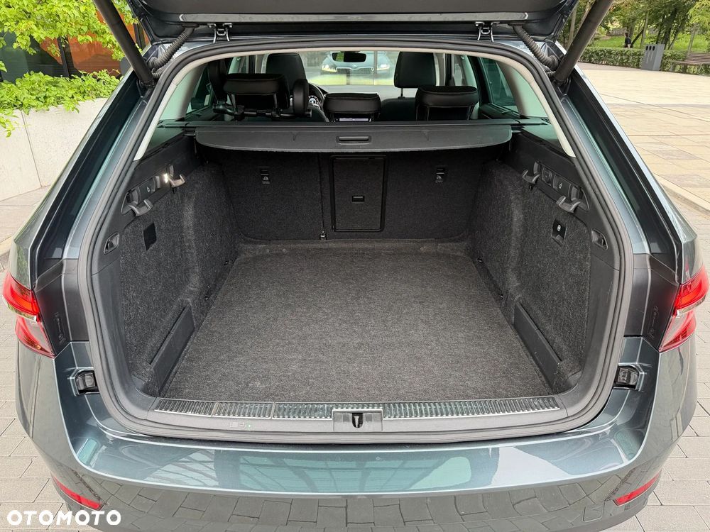 Skoda Superb 2.0 TDI SCR 4x4 L&K DSG - 10