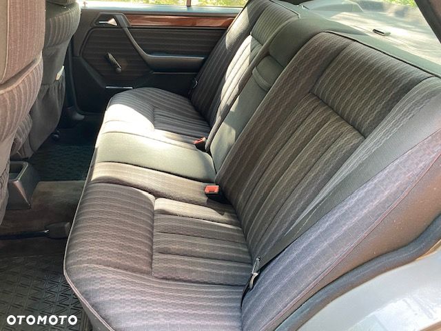Mercedes-Benz W124 (1984-1993) - 12