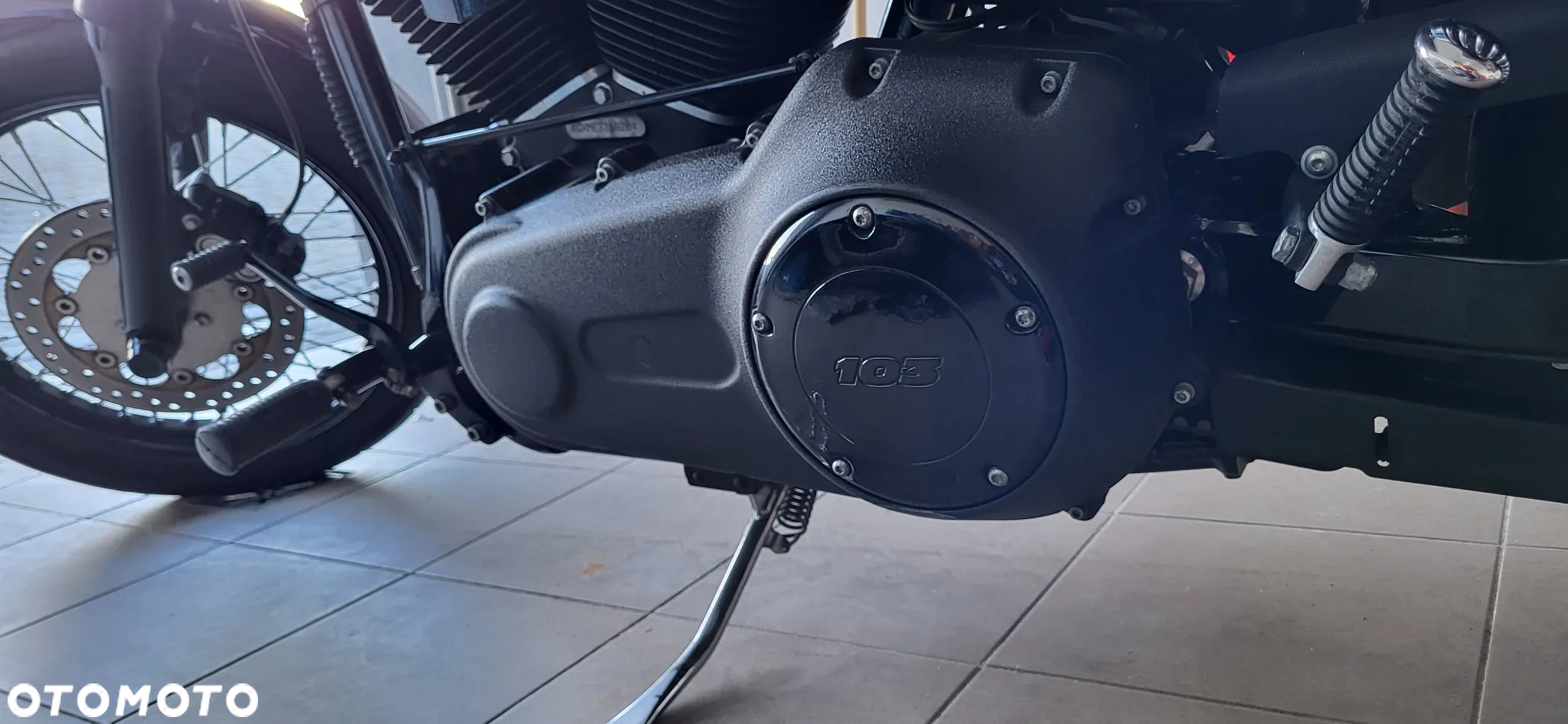 Harley-Davidson Dyna Street Bob - 11