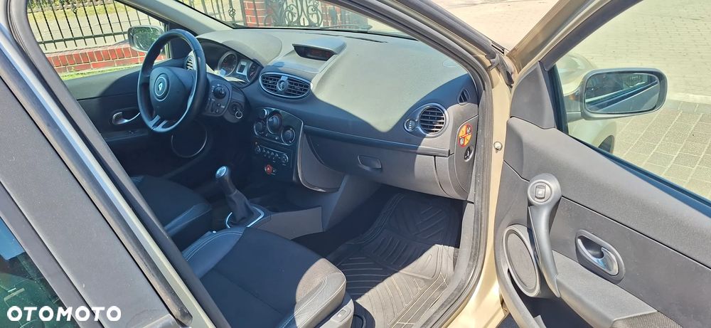 Renault Clio 1.6 16V Expression - 9