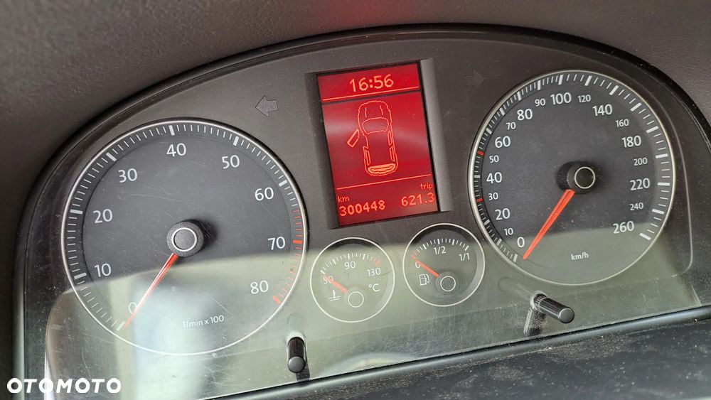 Volkswagen Touran - 4