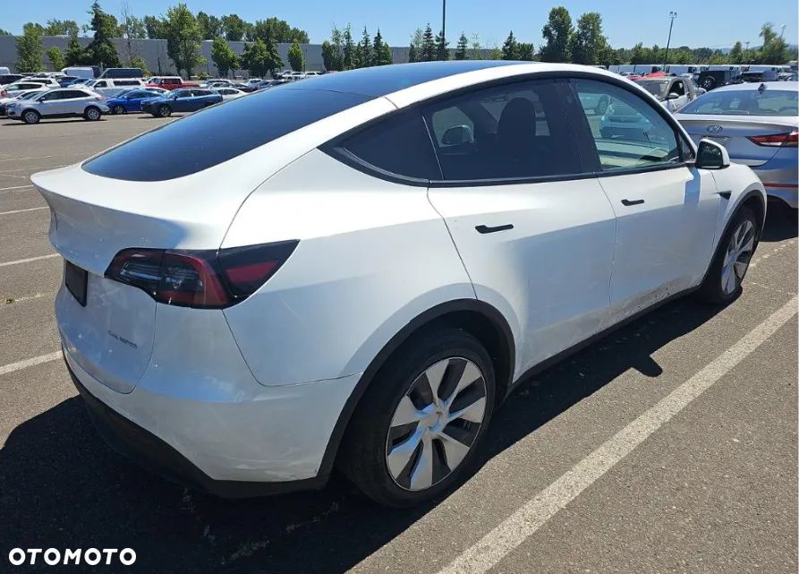 Tesla Model Y Long Range Dual Motor AWD - 4