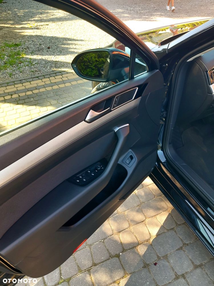 Volkswagen Passat - 16