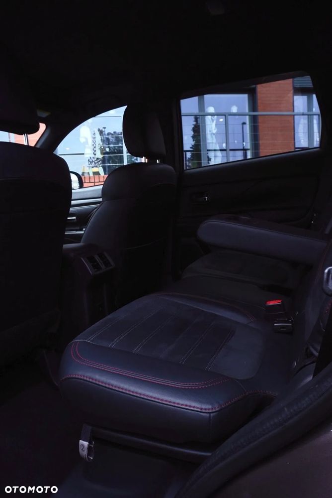 Mitsubishi Outlander - 12