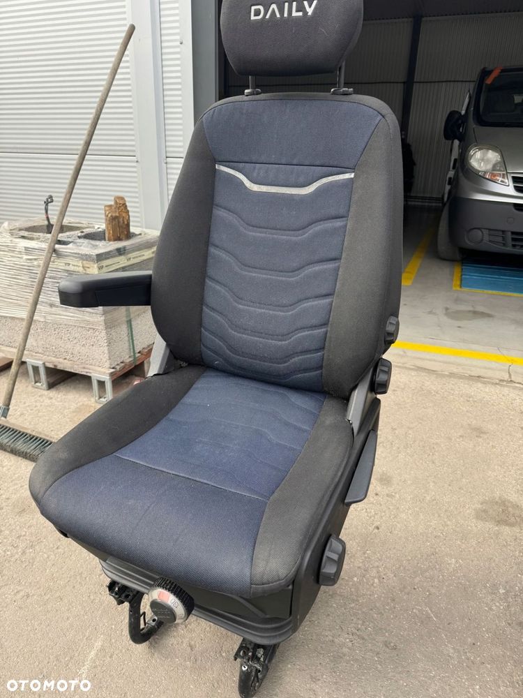 Iveco Daily 35s180 3,0 14-23r fotel lewy pneumatyczny - 4