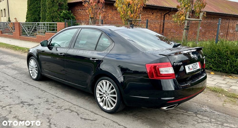 Skoda Octavia 2.0 TDI DSG RS - 25