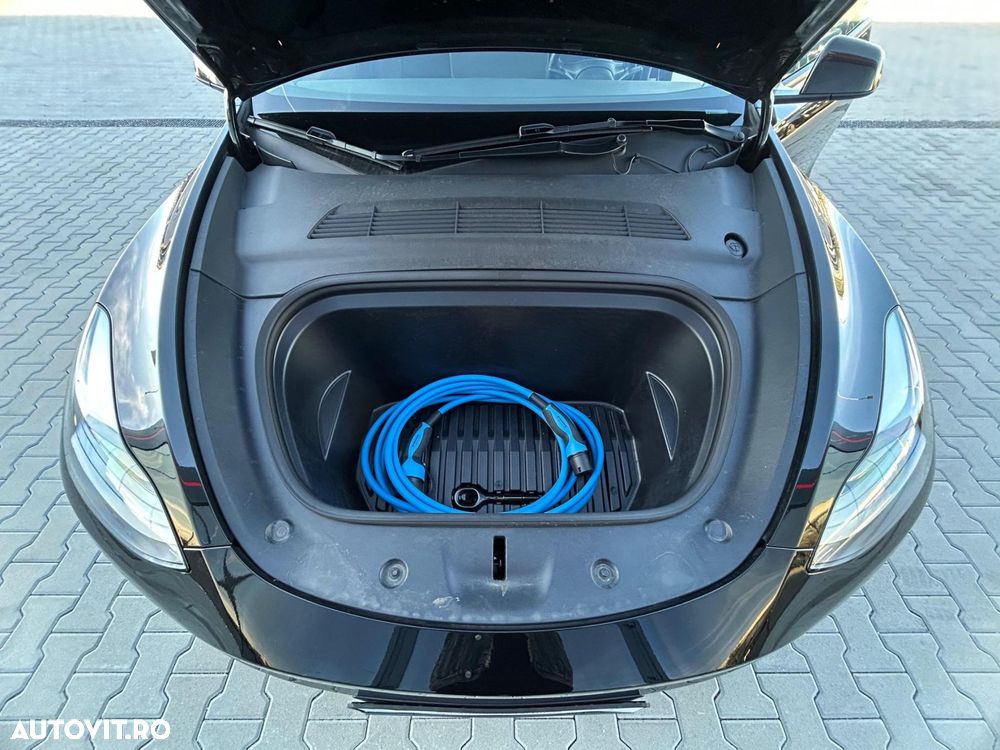 Tesla Model Y Performance Dual Motor AWD - 26