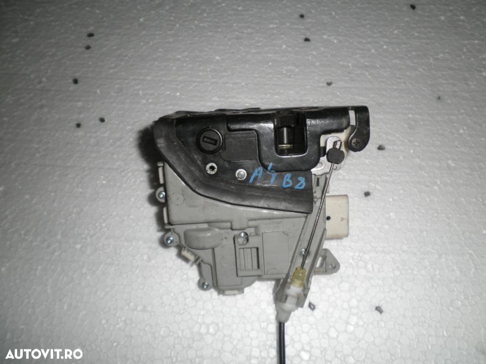 Incuietoare Broasca stanga/ Dreapta Spate  Audi A4 B8 8k0839016c