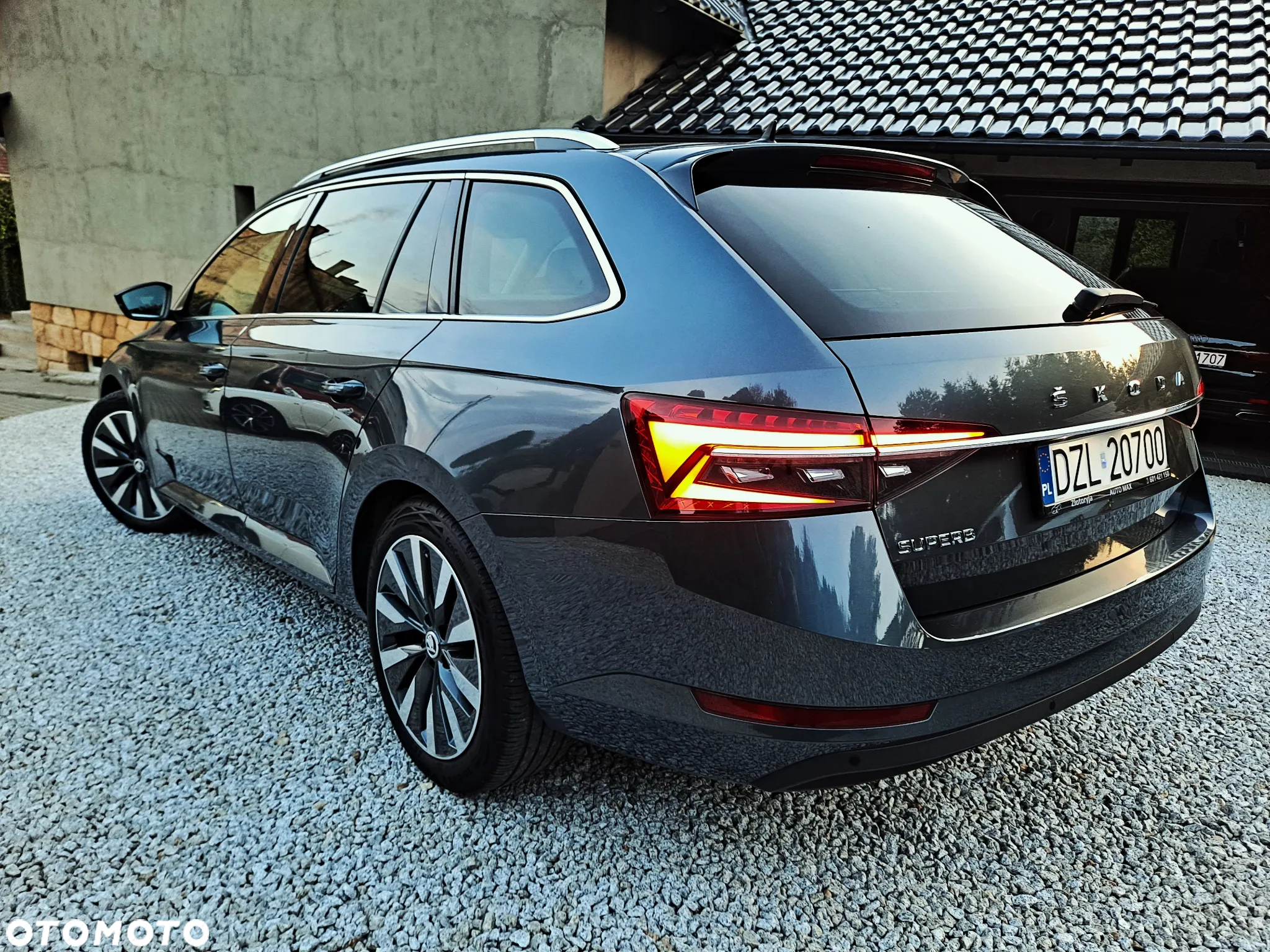 Skoda Superb 2.0 TDI DSG Premium Edition - 11