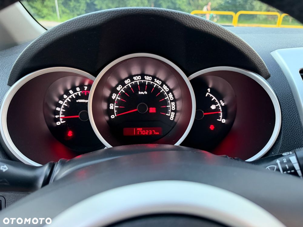 Kia Venga 1.6 CVVT Dream Team Edition - 17