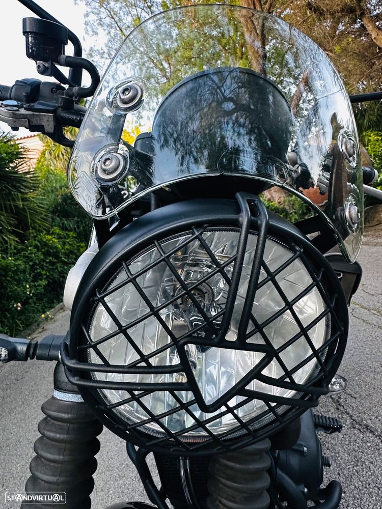 Triumph Scrambler - 9