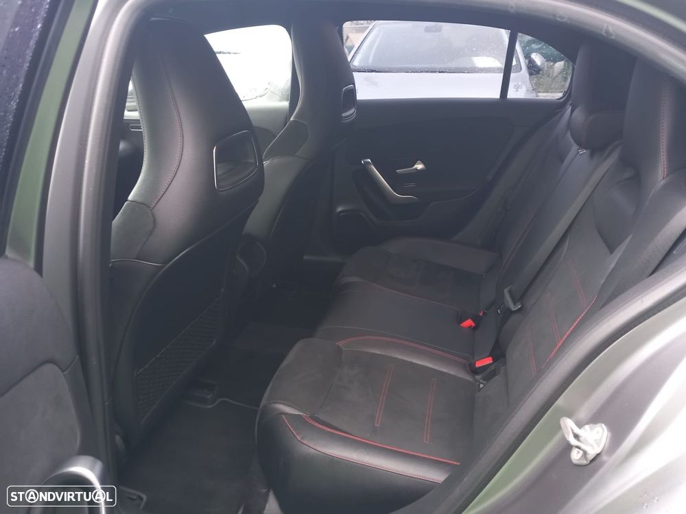 Mercedes-Benz A 180 d AMG Line - 21