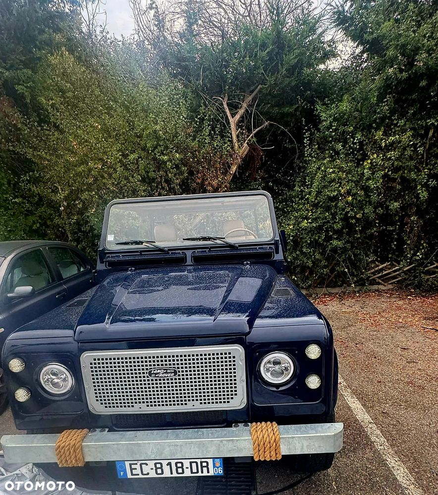 Land Rover Defender - 3