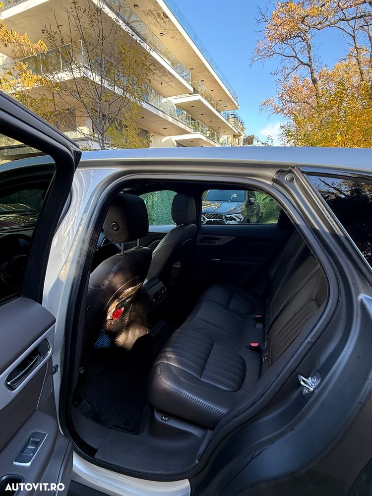 Jaguar F-Pace 30d AWD Portfolio - 11