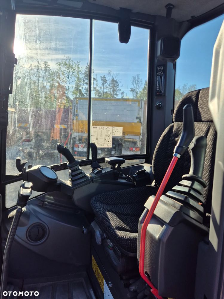 New Holland E25D - 6