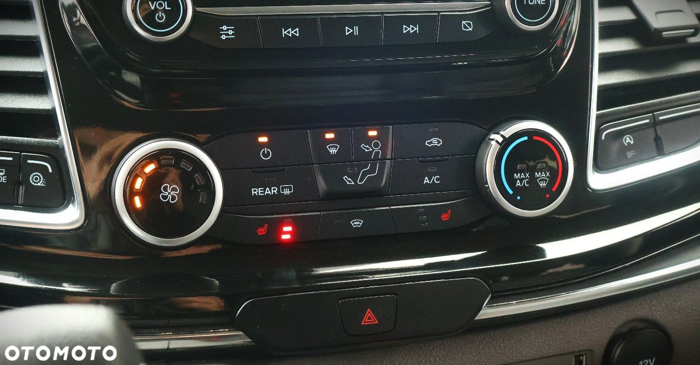 Ford Tourneo Custom - 32