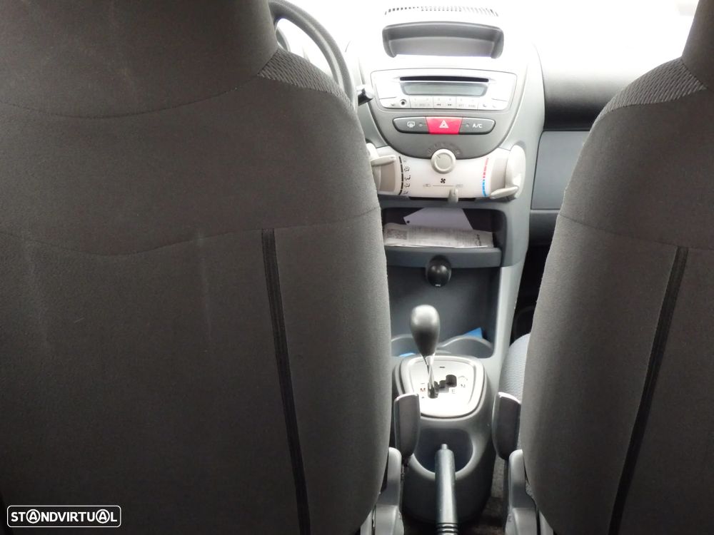 Peugeot 107 1.0 Urban 2 Tronic - 10